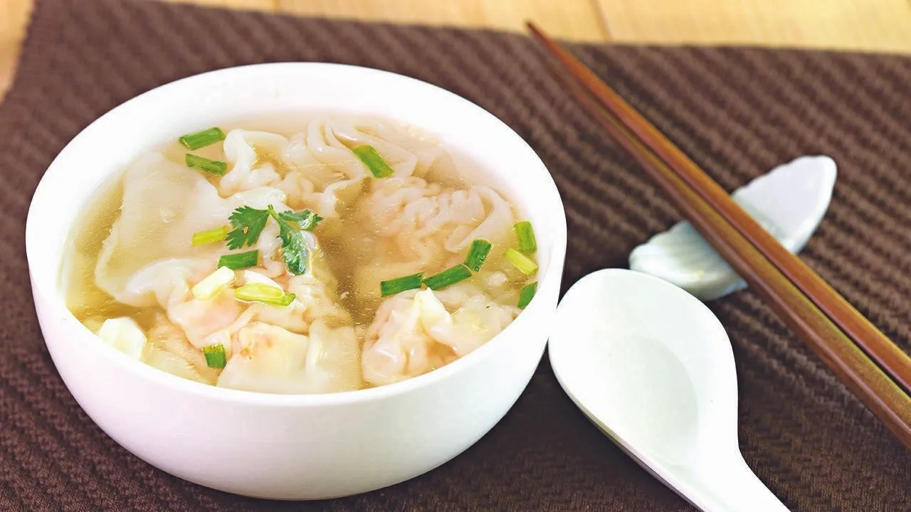 Order S1. Wonton Soup food online from Pho Viet Restaurant store, Hagerstown on bringmethat.com