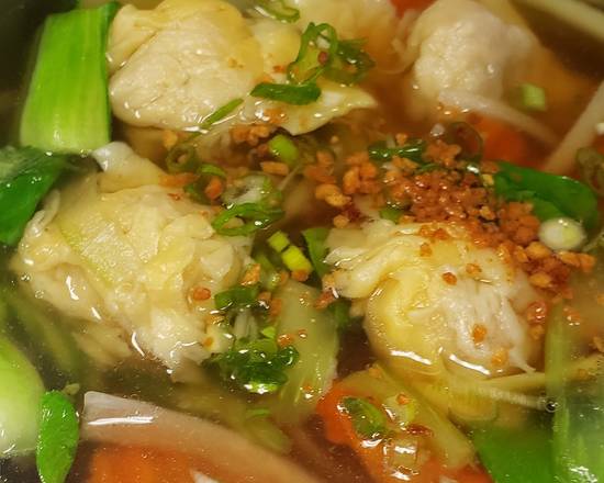 Order Wonton Soup Chicken food online from Thai Dishes on Broadway store, Santa Monica on bringmethat.com