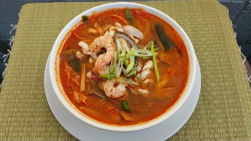 Order Spicy Seafood Noodle Soup food online from Seoulville store, Somerville on bringmethat.com