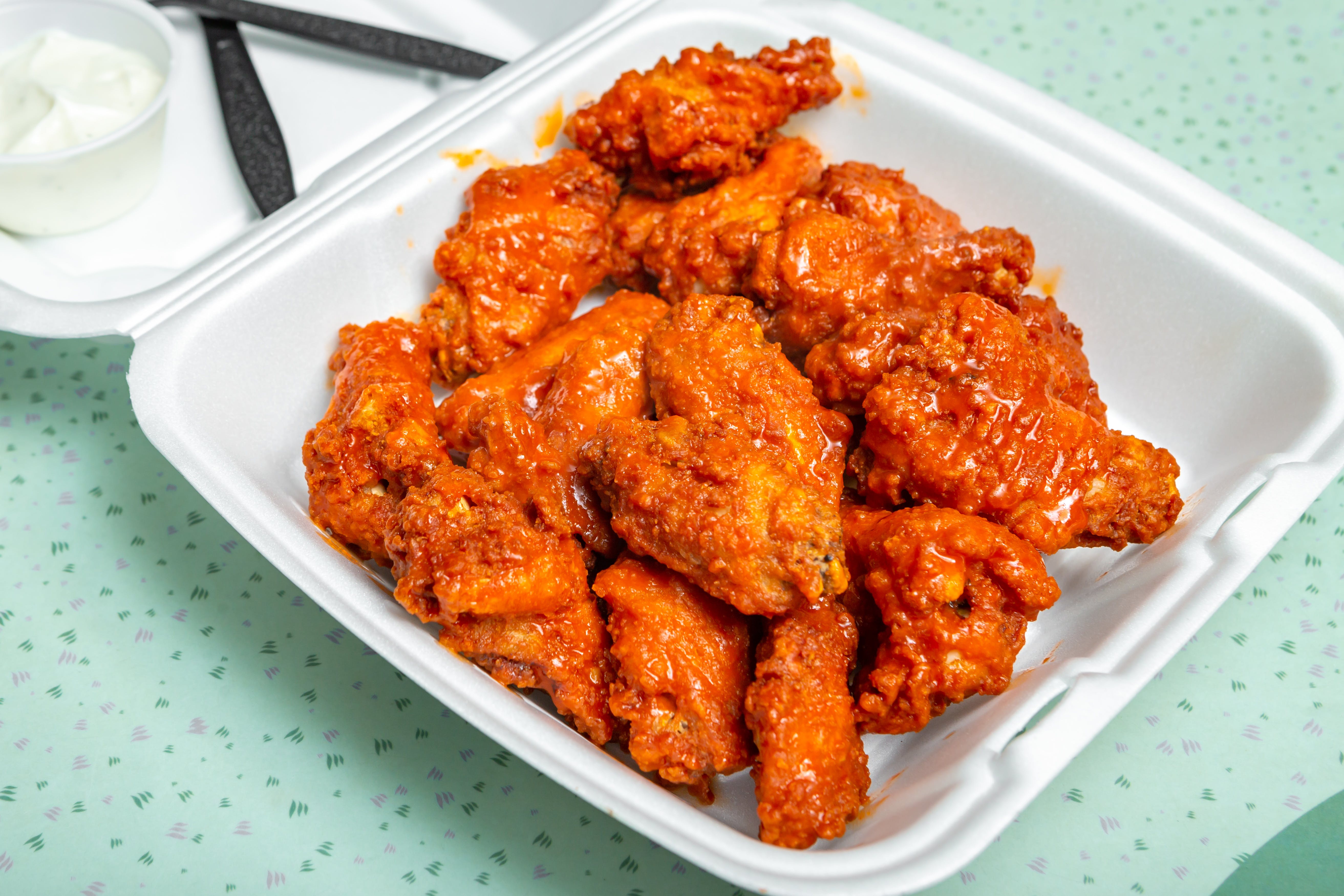 Order Chicken Wings - 6 Pieces food online from Lexington House Of Pizza store, Lexington on bringmethat.com