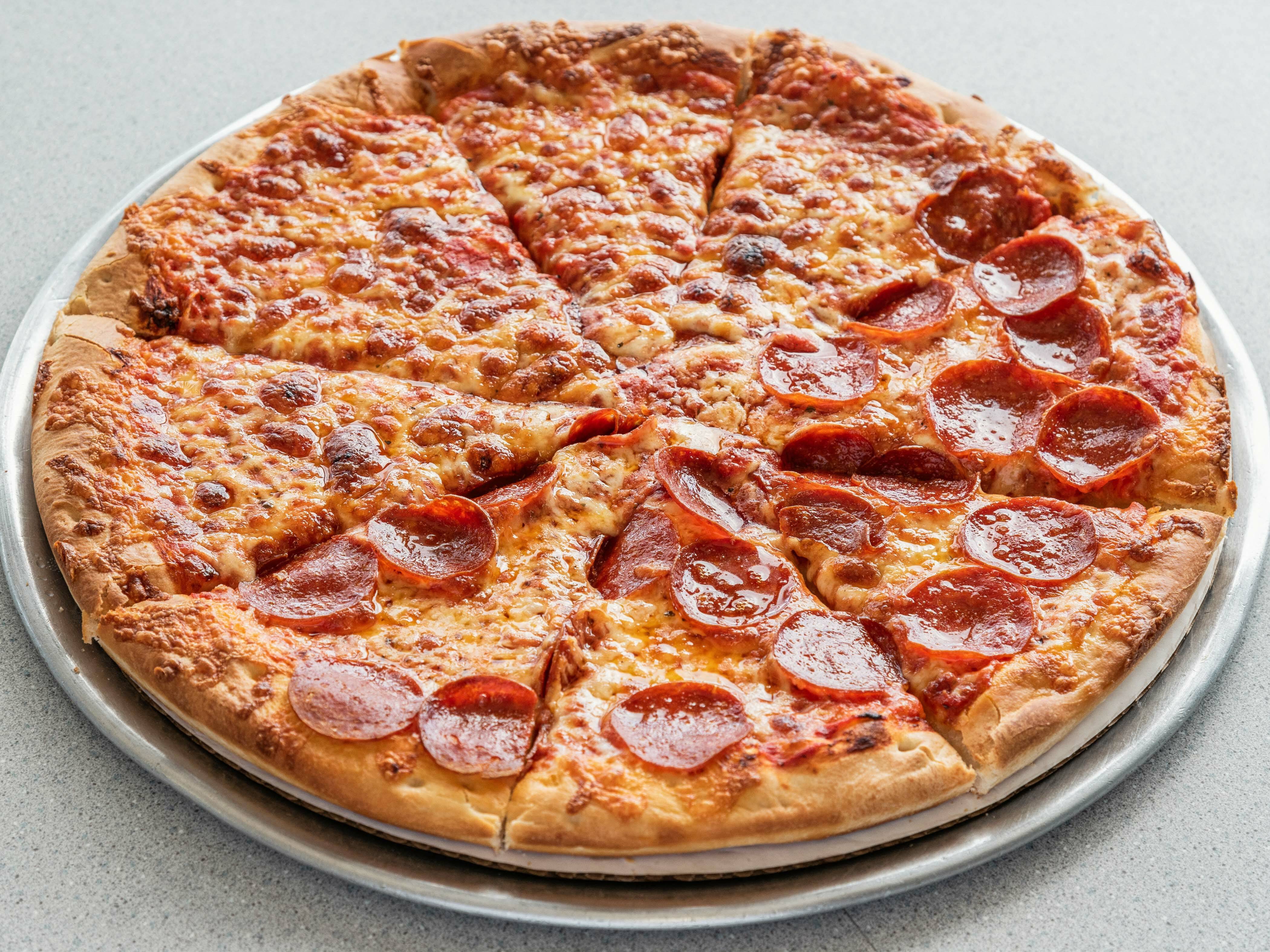 Order Pepperoni Pizza food online from Georgios House of Pizza store, Carver on bringmethat.com
