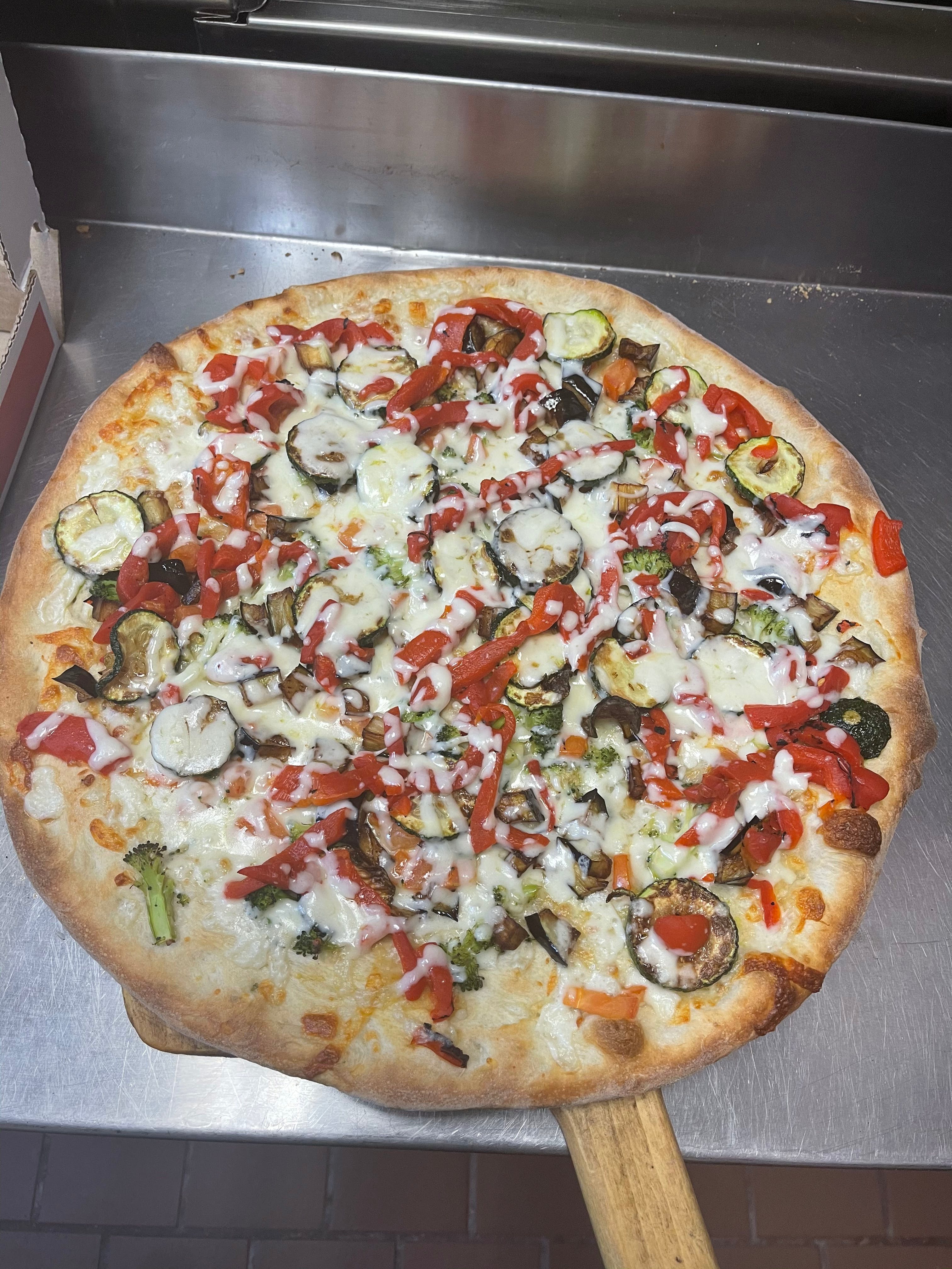 Order Grilled Vegetable Supreme Mix White Pizza - Medium 14" food online from Pizza Plaza Of Warminster store, Warminster on bringmethat.com