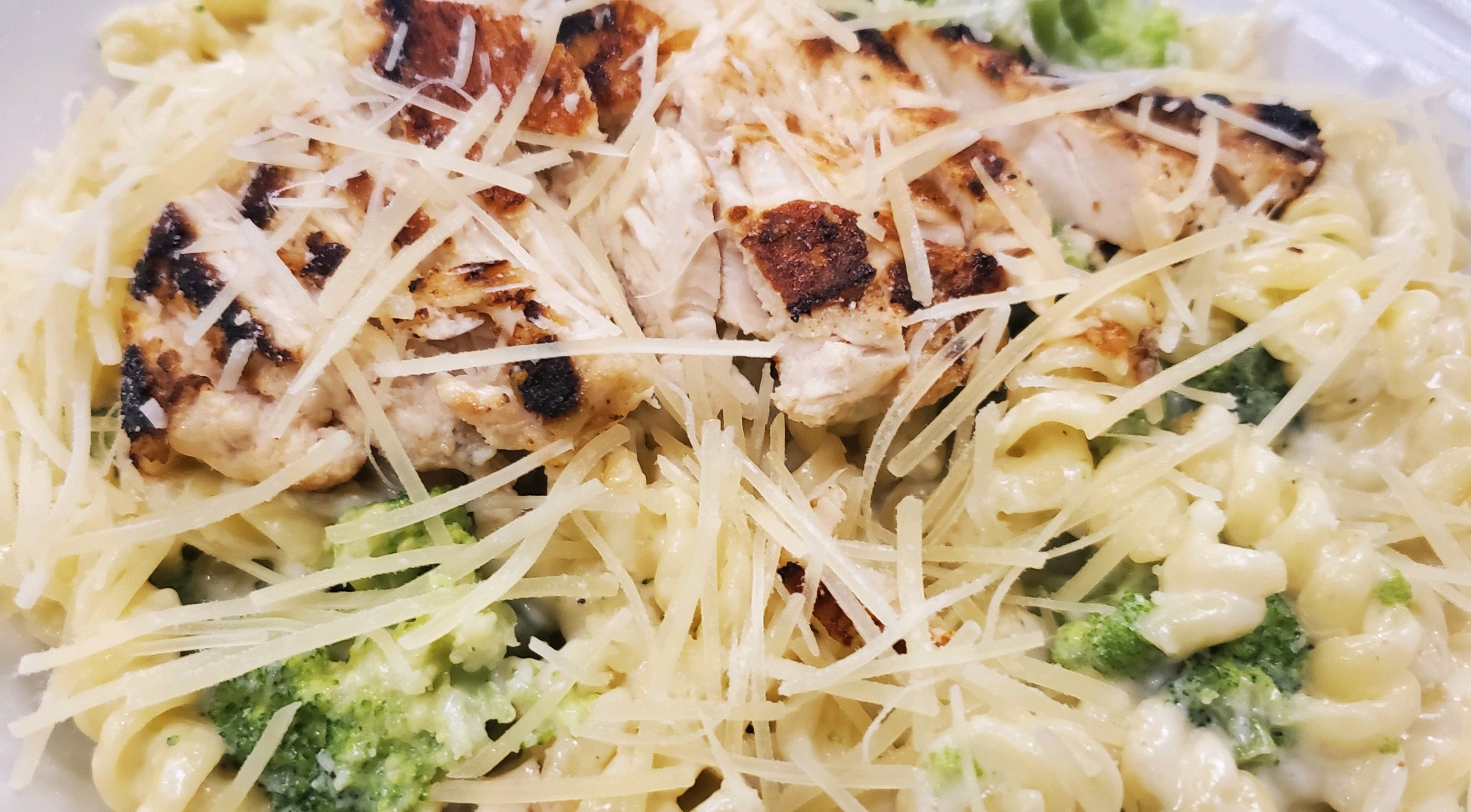 Order Chicken Broccoli Alfredo food online from Knuckles Knockout Grill store, Rochester on bringmethat.com