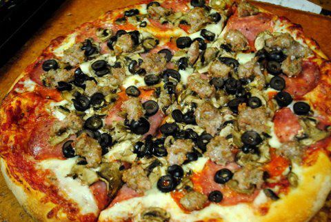 Order 1. Small Bogey's Combo Pizza food online from Bogey's Pizza Co store, San Jose on bringmethat.com