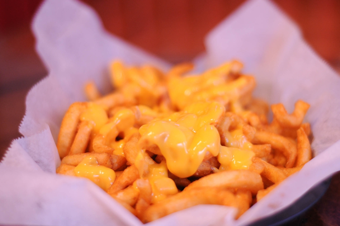 Order Curly Cheese Fries food online from Slim's store, Chicago on bringmethat.com