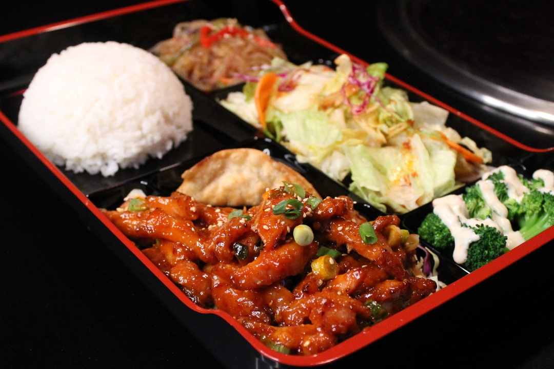 Order Spicy Chicken Box food online from Oz Korean Bbq store, Sacramento on bringmethat.com