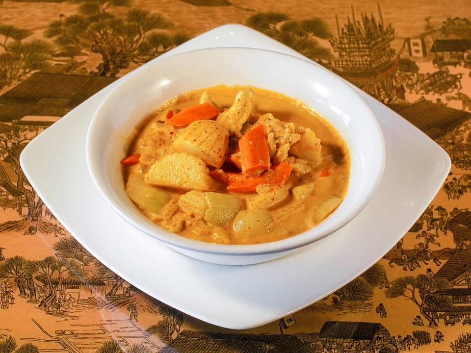 Order Yellow Curry food online from J. Wong's Asian Bistro store, Salt Lake City on bringmethat.com