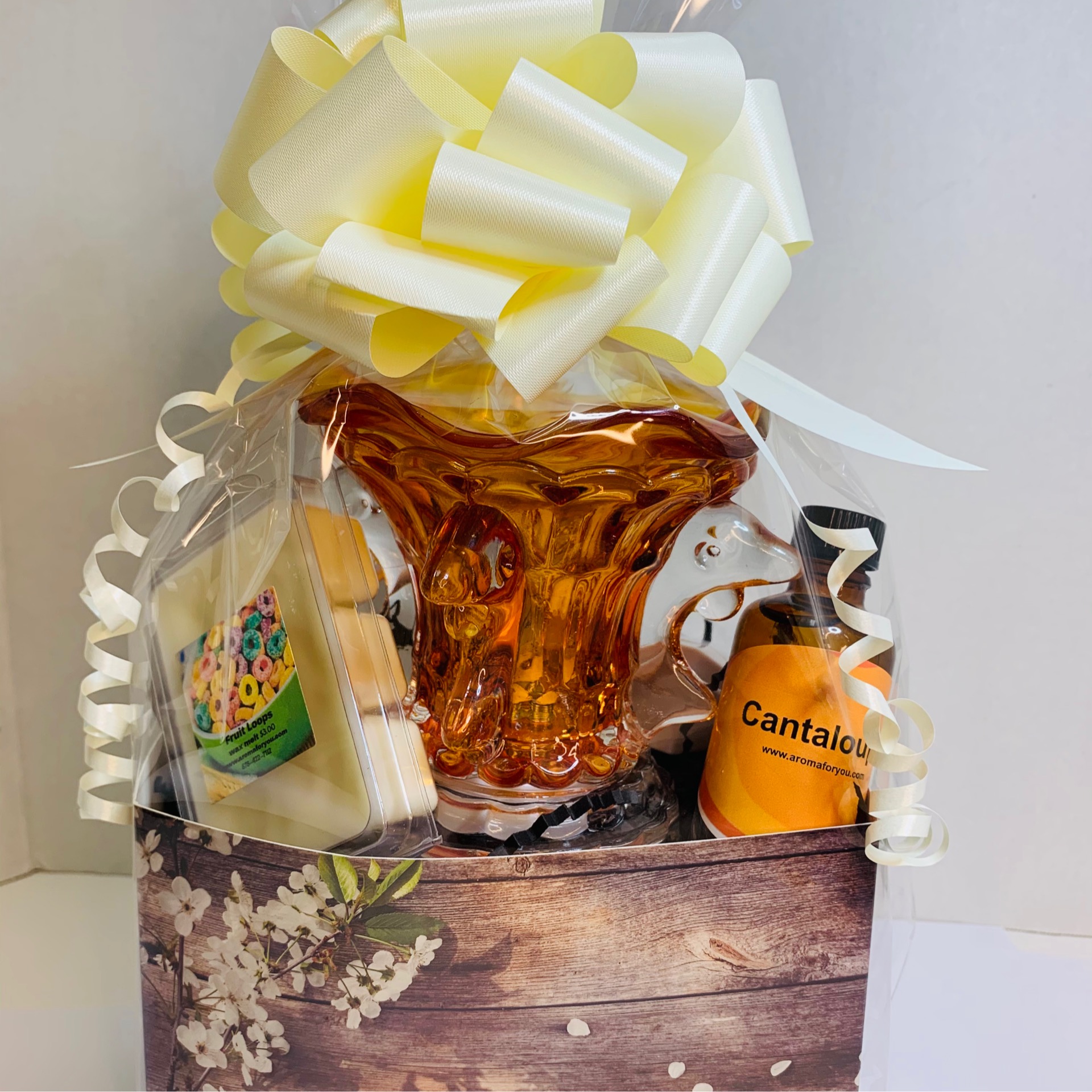 Order Fragrance Orange Lamp Gift Basket food online from Sweetheart Gifts store, Morrow on bringmethat.com