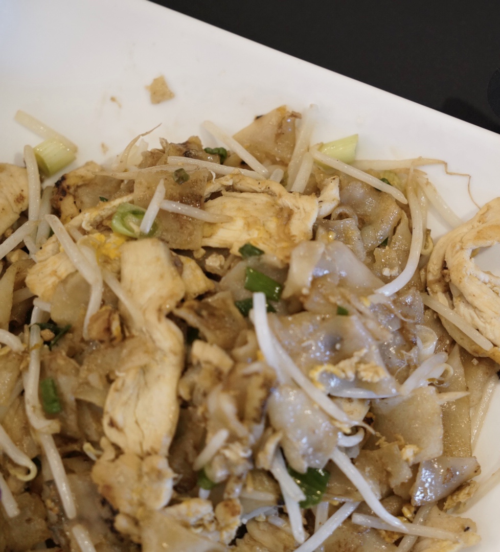 Order 73. Chicken Noodles food online from Royal Orchid Thai Restaurant store, Riverside on bringmethat.com