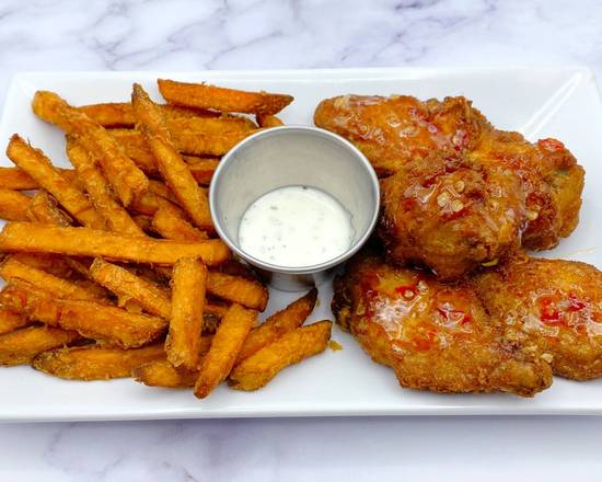 Order Sweet Sriracha Chili Wings (5 Pieces) & Sweet Potato Fries food online from Thai Curry store, Arlington on bringmethat.com
