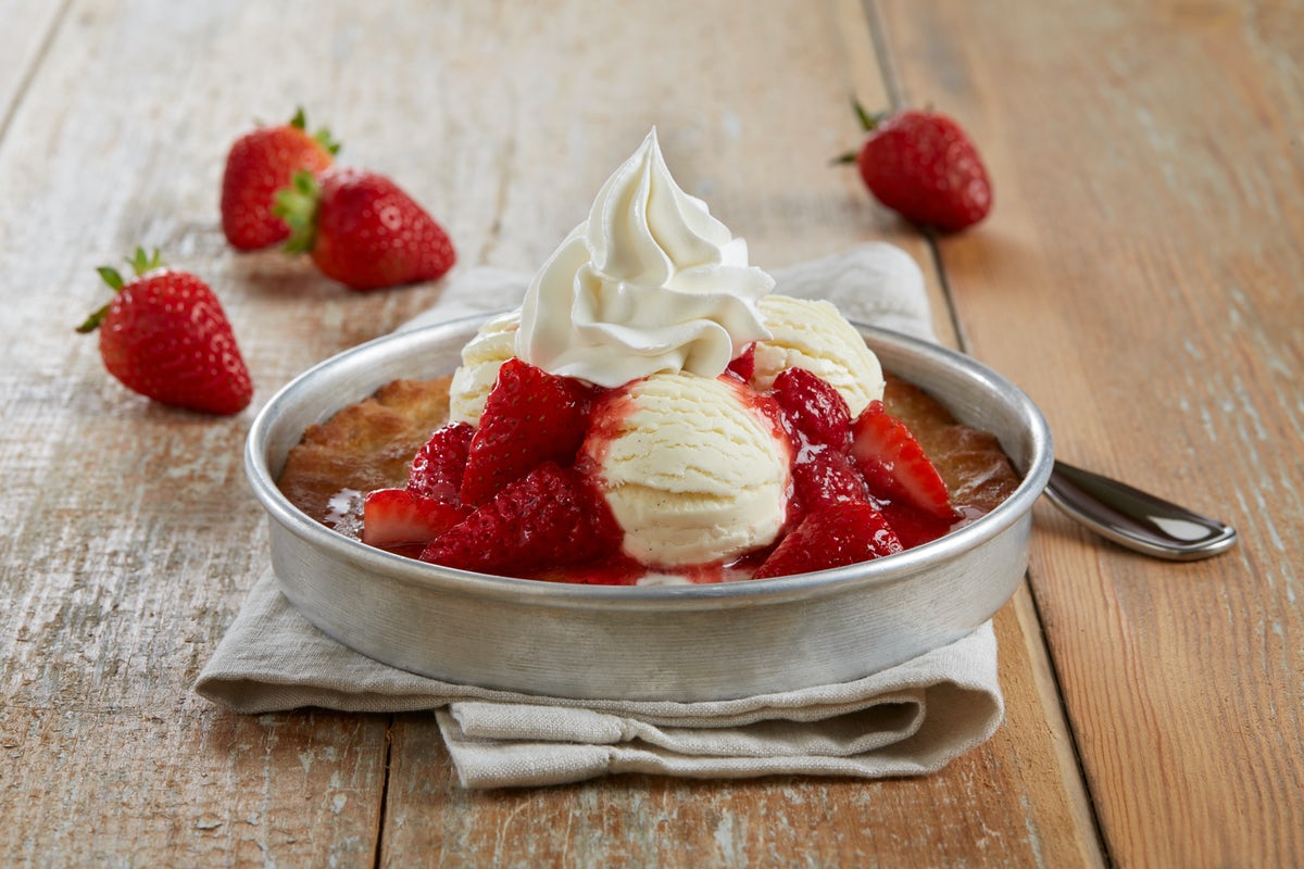Order Strawberry Shortcake Pizookie® food online from Bj's restaurant & brewhouse store, Dublin on bringmethat.com