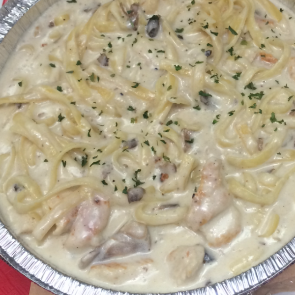 Order Fettuccine Alfredo with Chicken food online from Seniore's Pizza store, San Francisco on bringmethat.com