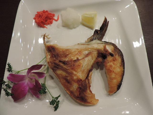 Order I6. Grilled Yellowtail Collar food online from Icho Izakaya Fusion Cuisine store, Temple City on bringmethat.com