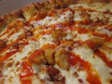 Order Buffalo Chicken Pizza - Medium 12'' (8 Slices) food online from Giant Pizza King store, San Diego on bringmethat.com