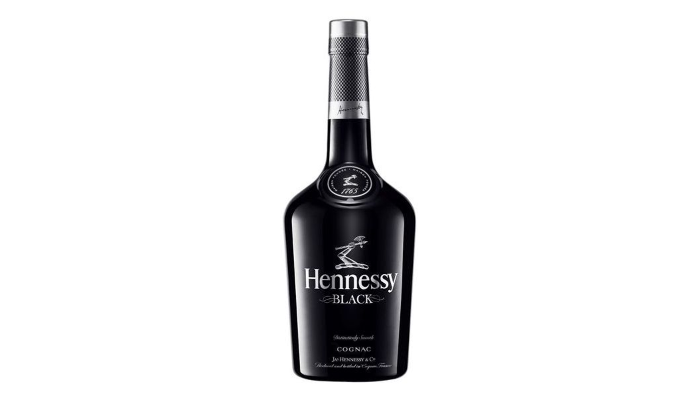 Order Hennessy Black Distinctively Smooth Cognac 750mL food online from Circus Liquor store, Los Angeles on bringmethat.com