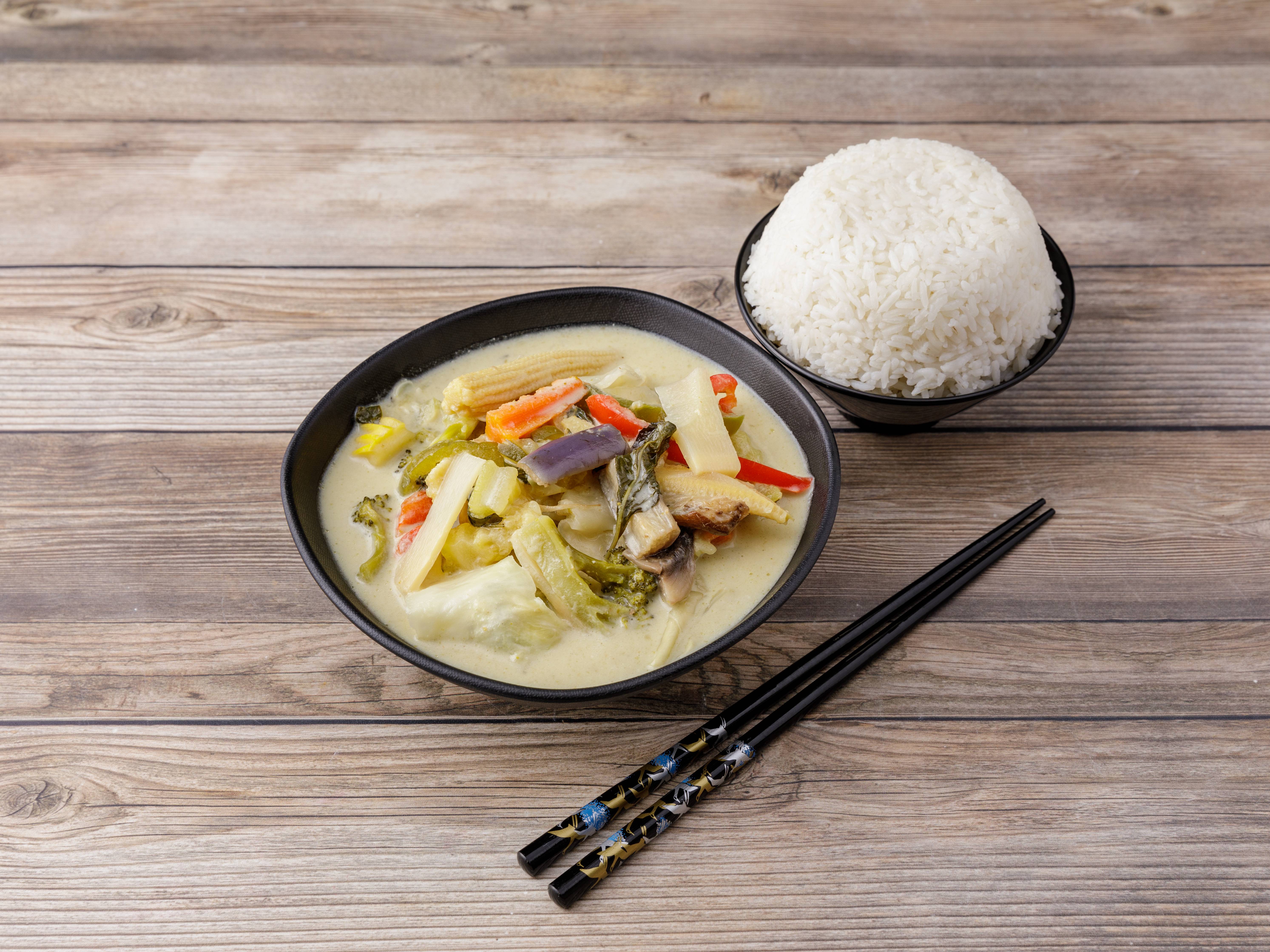 Order Green Curry Dinner food online from Thai Jing store, Greenville on bringmethat.com