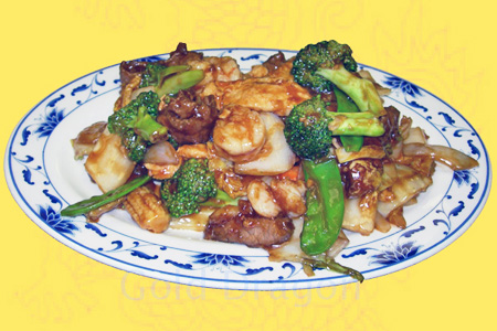 Order S17. Hunan Triple Delight food online from New Yee Wo store, Medford on bringmethat.com