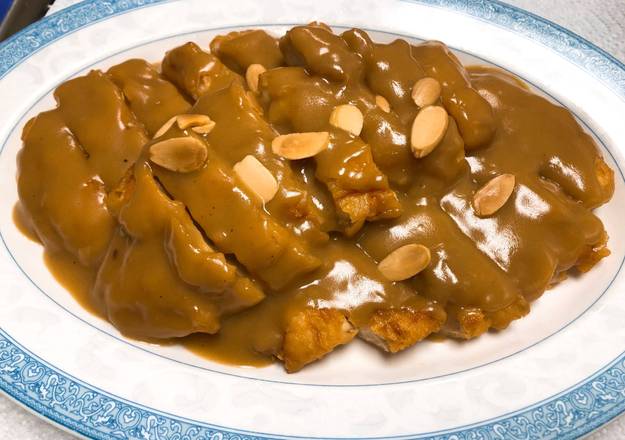Order Almond Chicken (杏仁炸鸡) food online from Yu Garden store, Troutdale on bringmethat.com