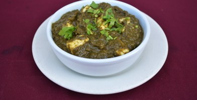 Order Saag Aloo food online from Flavor of India store, Studio City on bringmethat.com