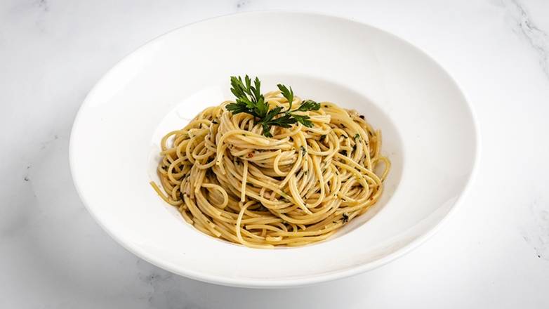 Order Spaghetti Aglio & Olio Al Pacino food online from Serafina Tribeca store, New York on bringmethat.com