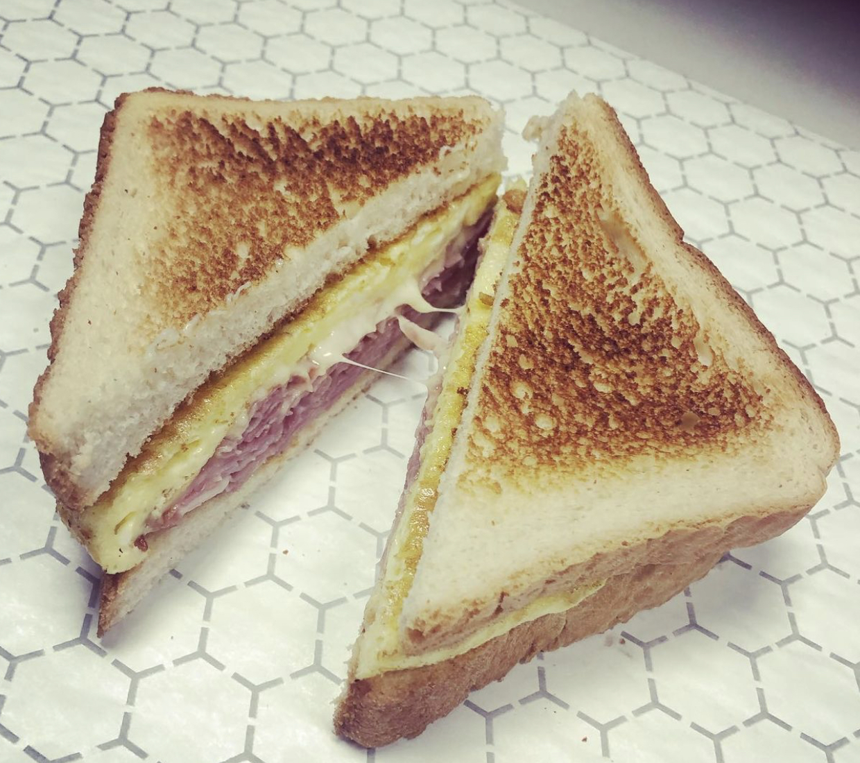 Order Small Ham, Egg and Cheese Sandwich food online from Vicki Cold Cuts store, Crum Lynne on bringmethat.com