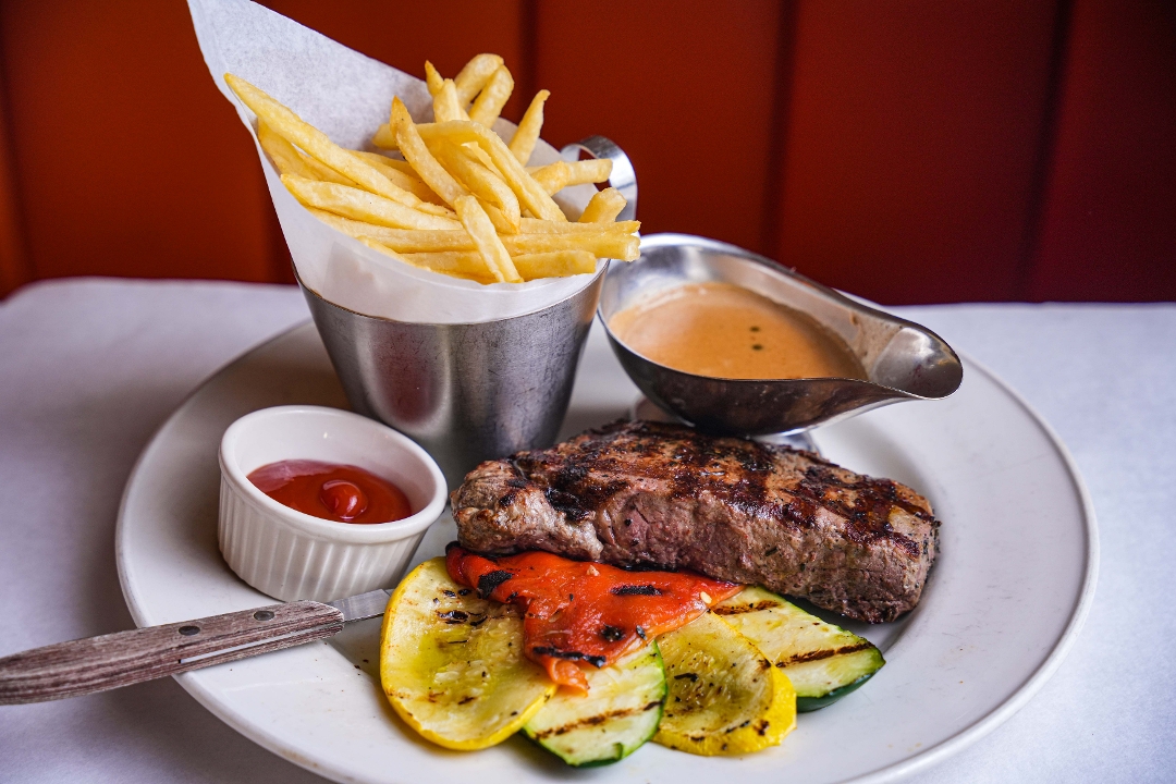 Order Steak & Fries food online from Serafina store, New York on bringmethat.com