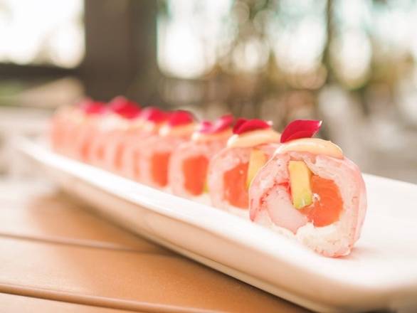 Order Pink Alaskan Roll food online from Kumori Sushi & Teppanyaki store, McAllen on bringmethat.com