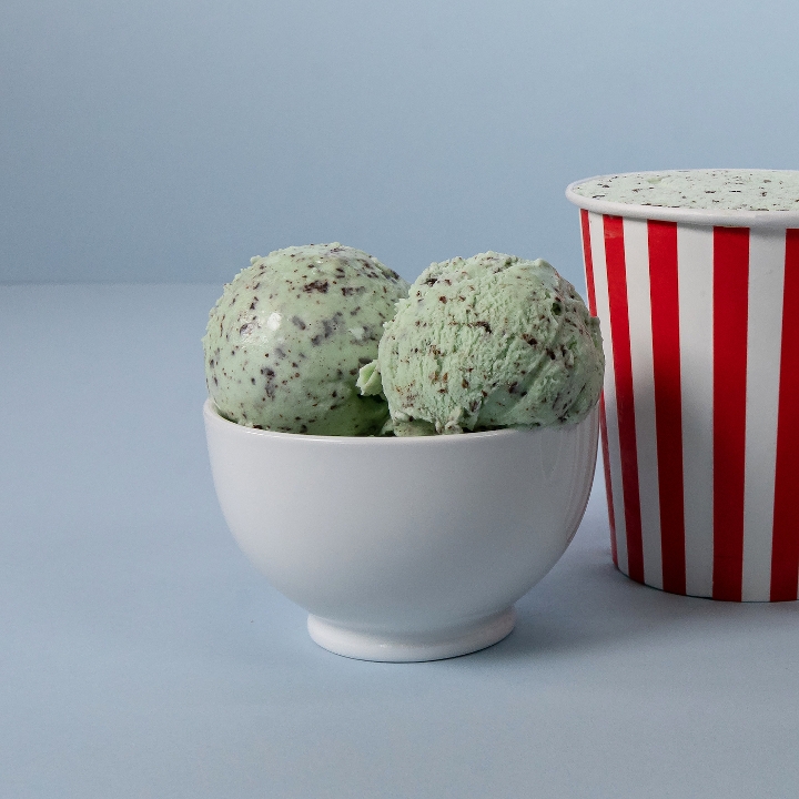 Order Sunny Day  Mint Chocolate Chip Ice Cream (Pint) food online from Pizzaoki store, San Francisco on bringmethat.com