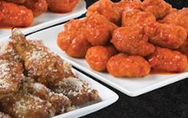 Order Classic Wings food online from Round Table Pizza store, Palo Alto on bringmethat.com