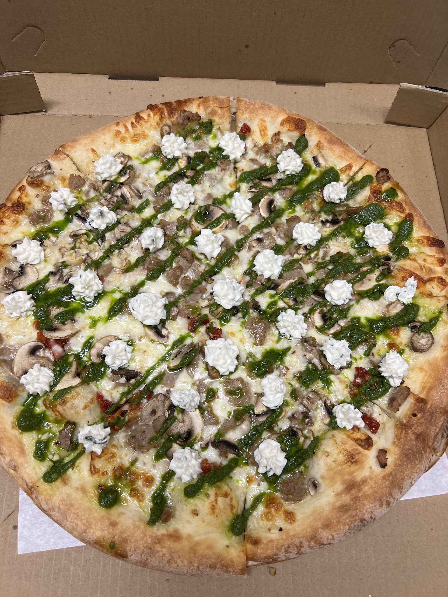 Order Alfredo Pizza  food online from Magic Mike Pizza store, Westminster on bringmethat.com