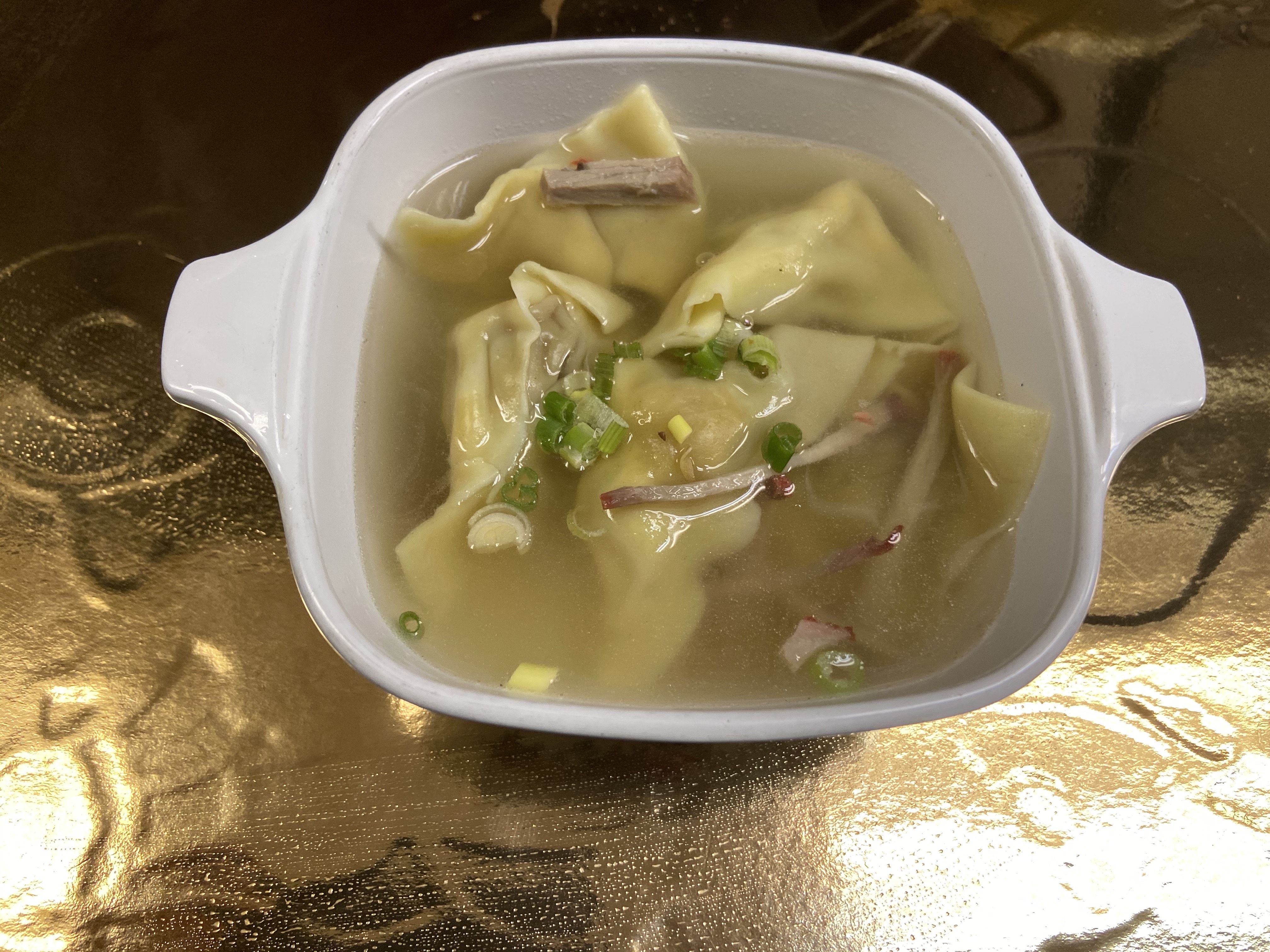 Order 40. Wonton Soup food online from Golden house store, Astoria on bringmethat.com