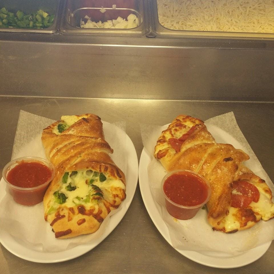 Order Pepperoni Roll - Roll food online from Manhattan Express Pizza store, Amsterdam on bringmethat.com