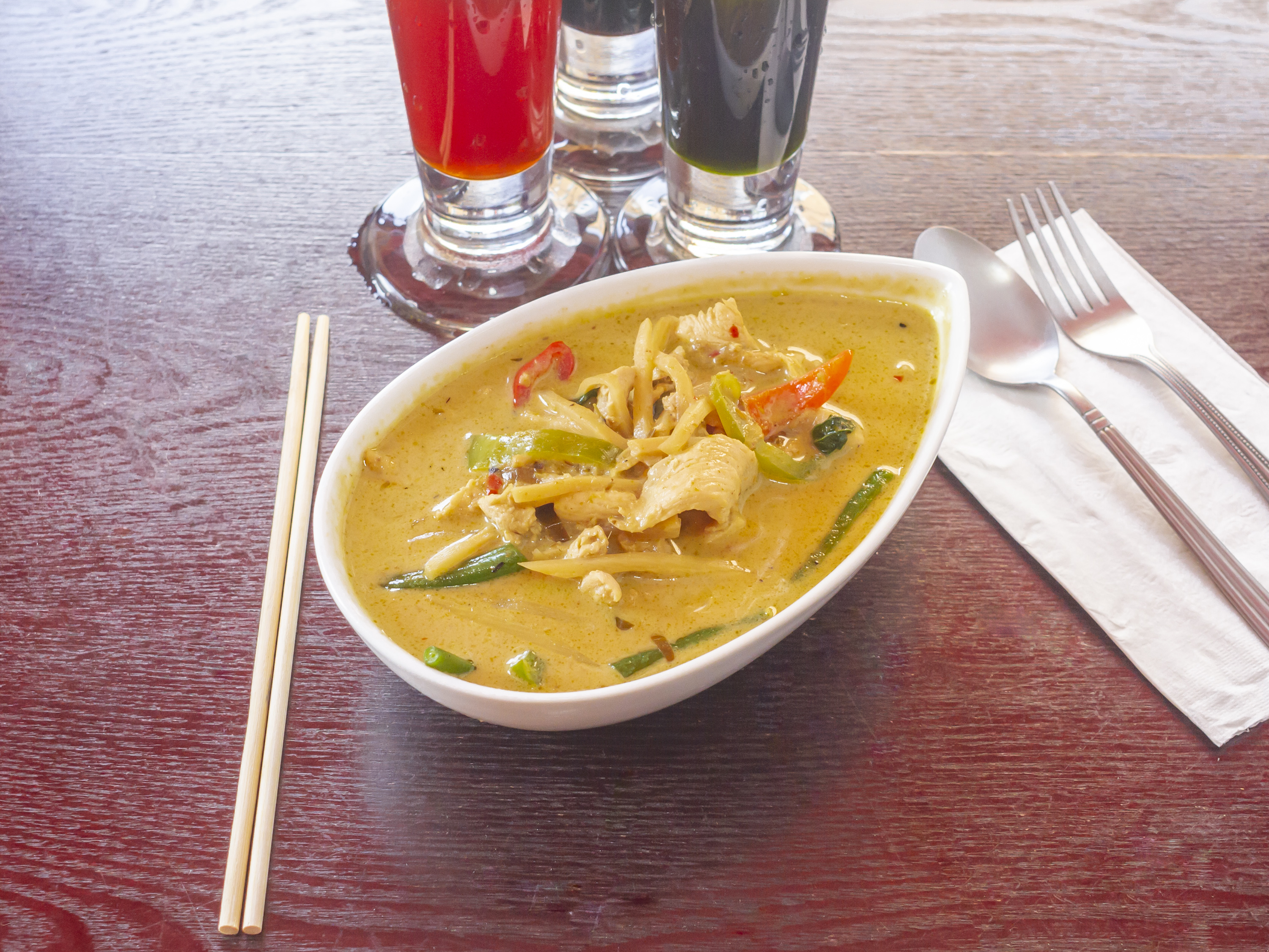 Order Green Curry food online from Roi Siam store, Union City on bringmethat.com