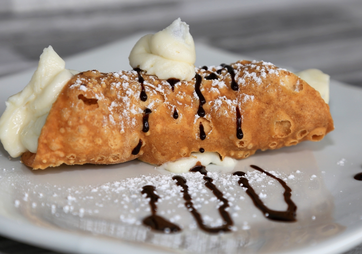 Order Cannoli food online from Vito's Gourmet Pizza store, Pompano Beach on bringmethat.com