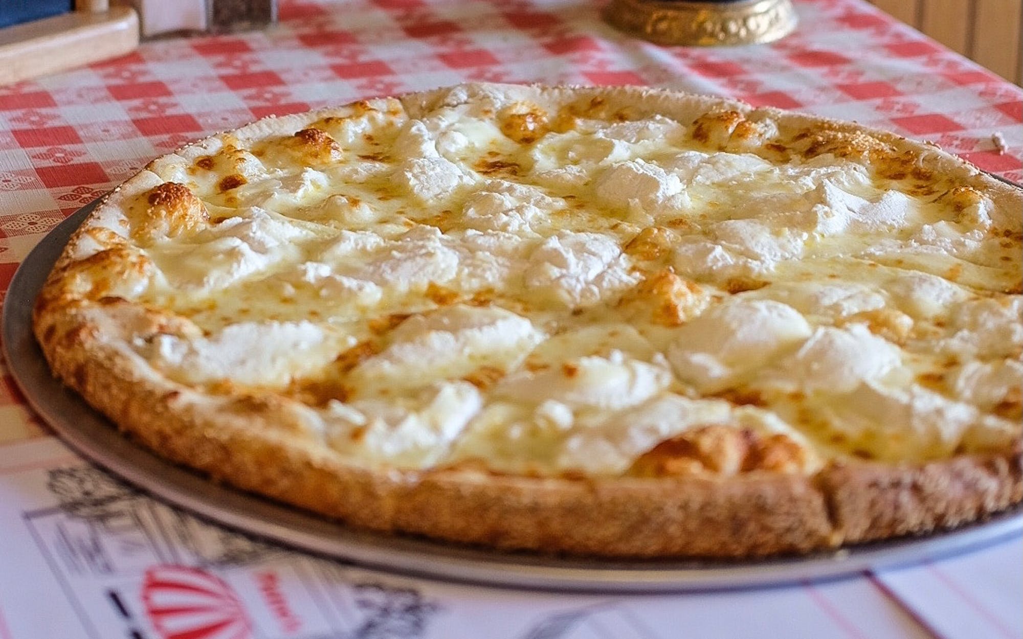 Order White Specialty Pizza food online from Pietro store, East Meadow on bringmethat.com