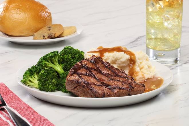Order 5 oz. Sirloin Steak food online from Golden Corral store, Humble on bringmethat.com