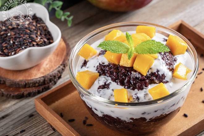 Order Black Sticky Rice with Fresh Mango food online from Shooting Star Cafe store, Oakland on bringmethat.com