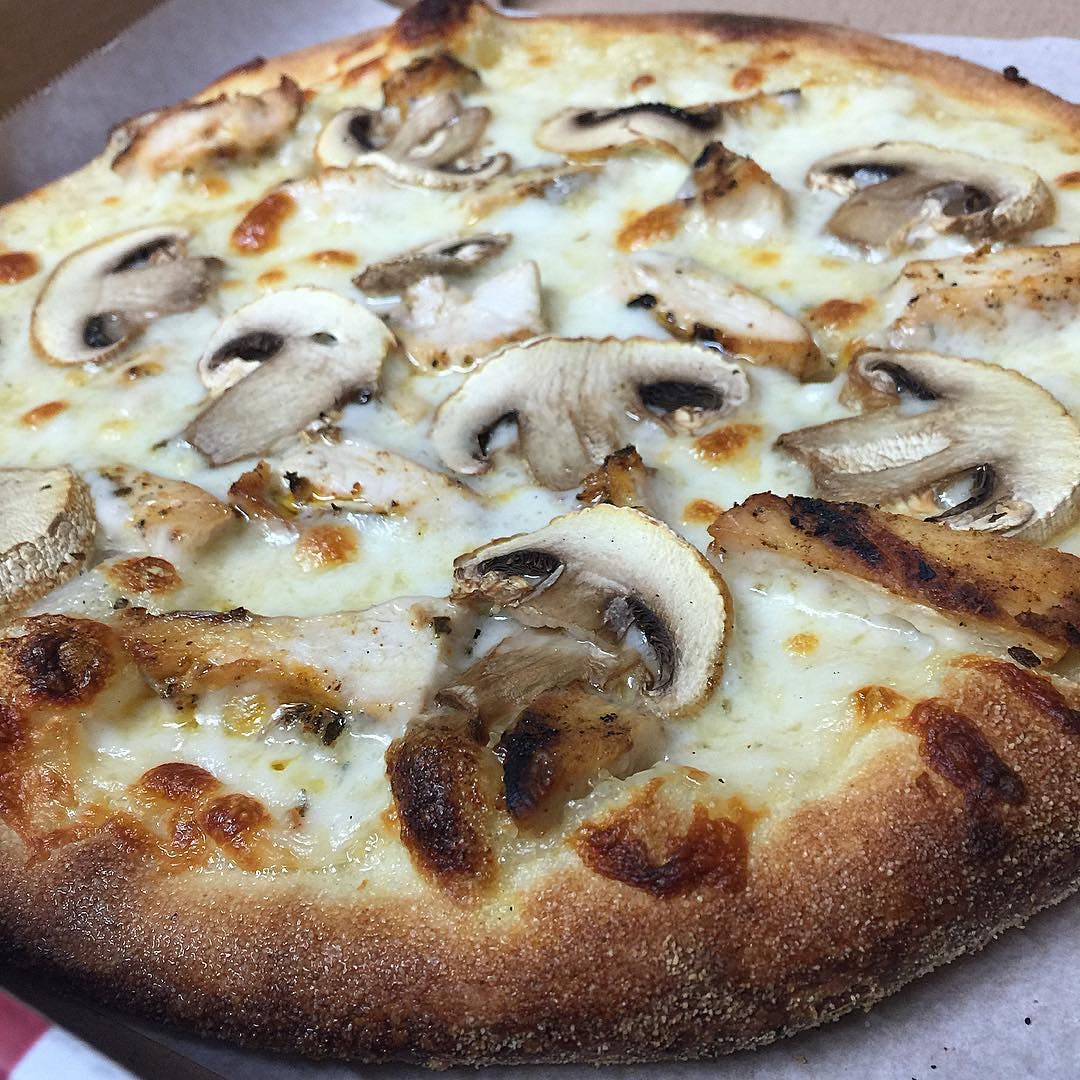 Order 13. Alfredo Pizza - Small 10'' (6 Slices) food online from Verdugo Pizza store, Glendale on bringmethat.com