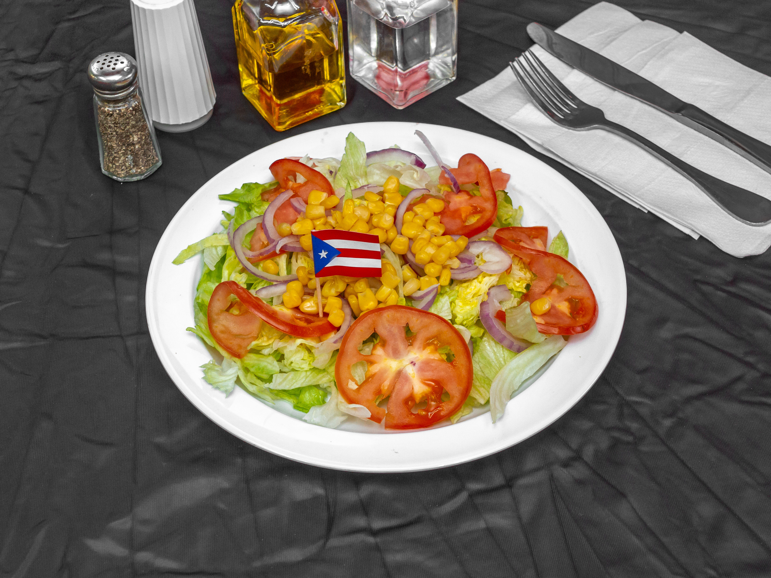 Order Ensalada Verde \ Green Salad food online from The Latin Flavor Restaurant store, Newark on bringmethat.com