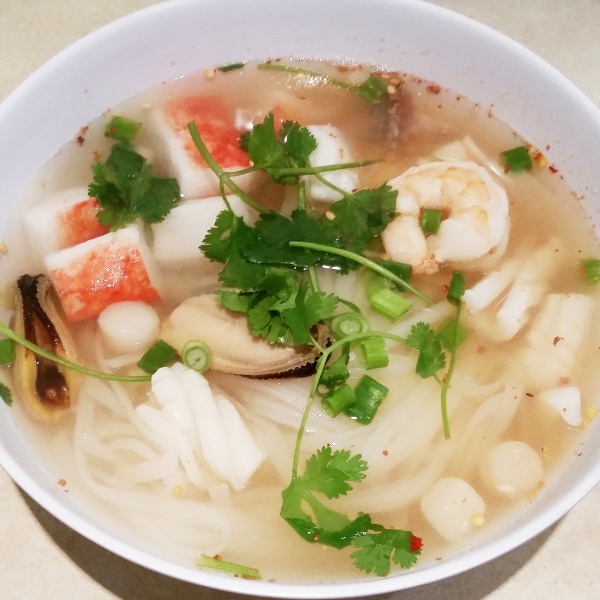 Order C. Tom Yum Seafood Noodle Soup food online from Rincome Restaurant store, Northridge on bringmethat.com