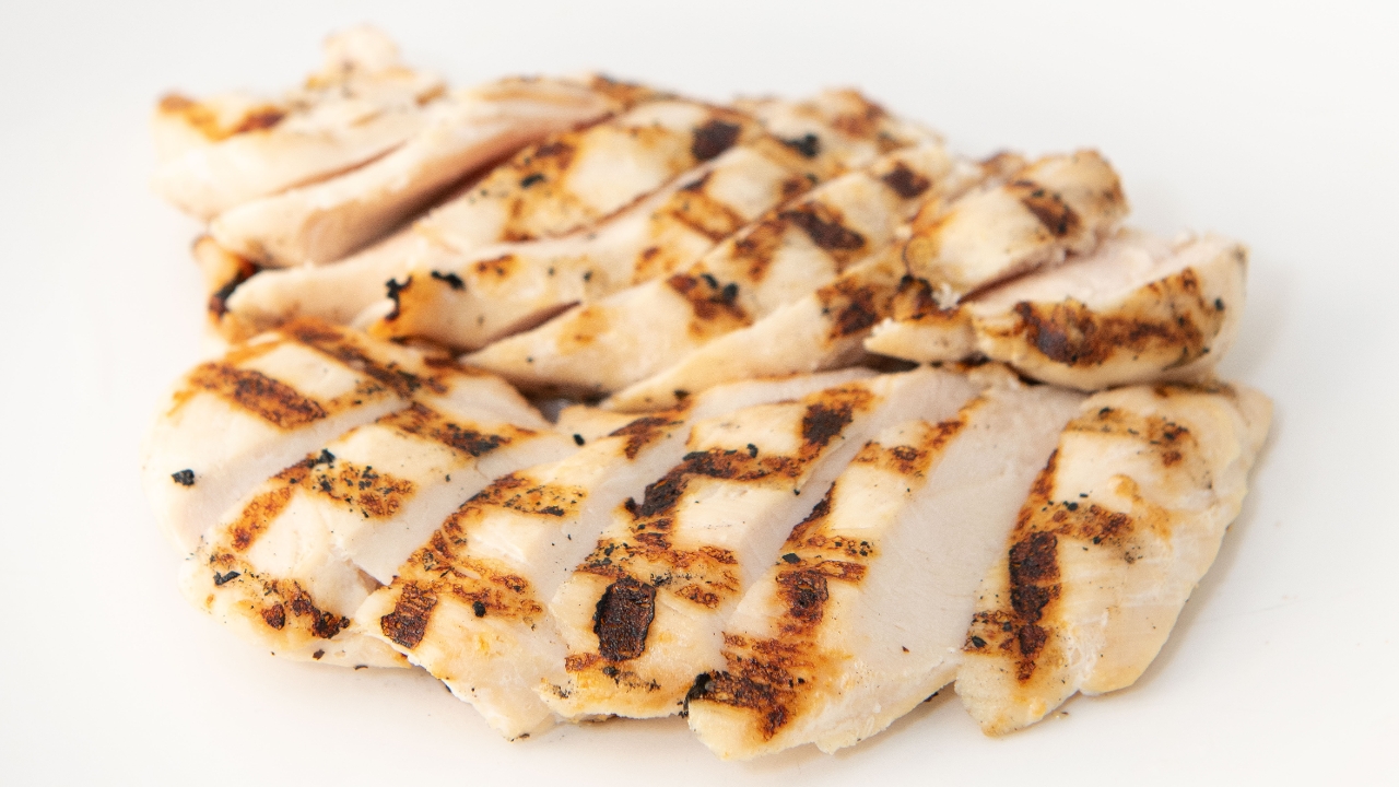 Order 6oz Chicken Breast food online from Click Virtual Food Hall store, Houston on bringmethat.com