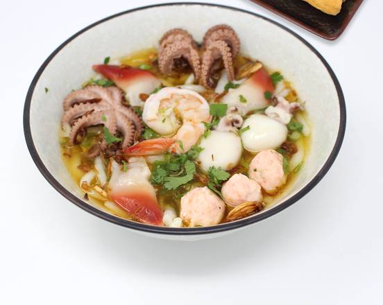 Order Seafood Udon Noodle Soup-Bánh Canh Hải Sản food online from Banh Canh Tom Cua store, Houston on bringmethat.com