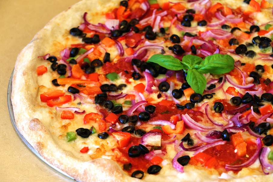 Order Holiday Veggie Pizza food online from Cafe Pomodoro store, Wilmington on bringmethat.com