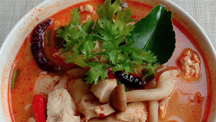 Order S7. Tom Yum Chicken Soup food online from Sawasdee Thai Cuisine store, Ventura on bringmethat.com