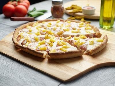 Order Hawaiian Pizza - Small 10'' food online from Chicago's Pizza With A Twist store, Brentwood on bringmethat.com