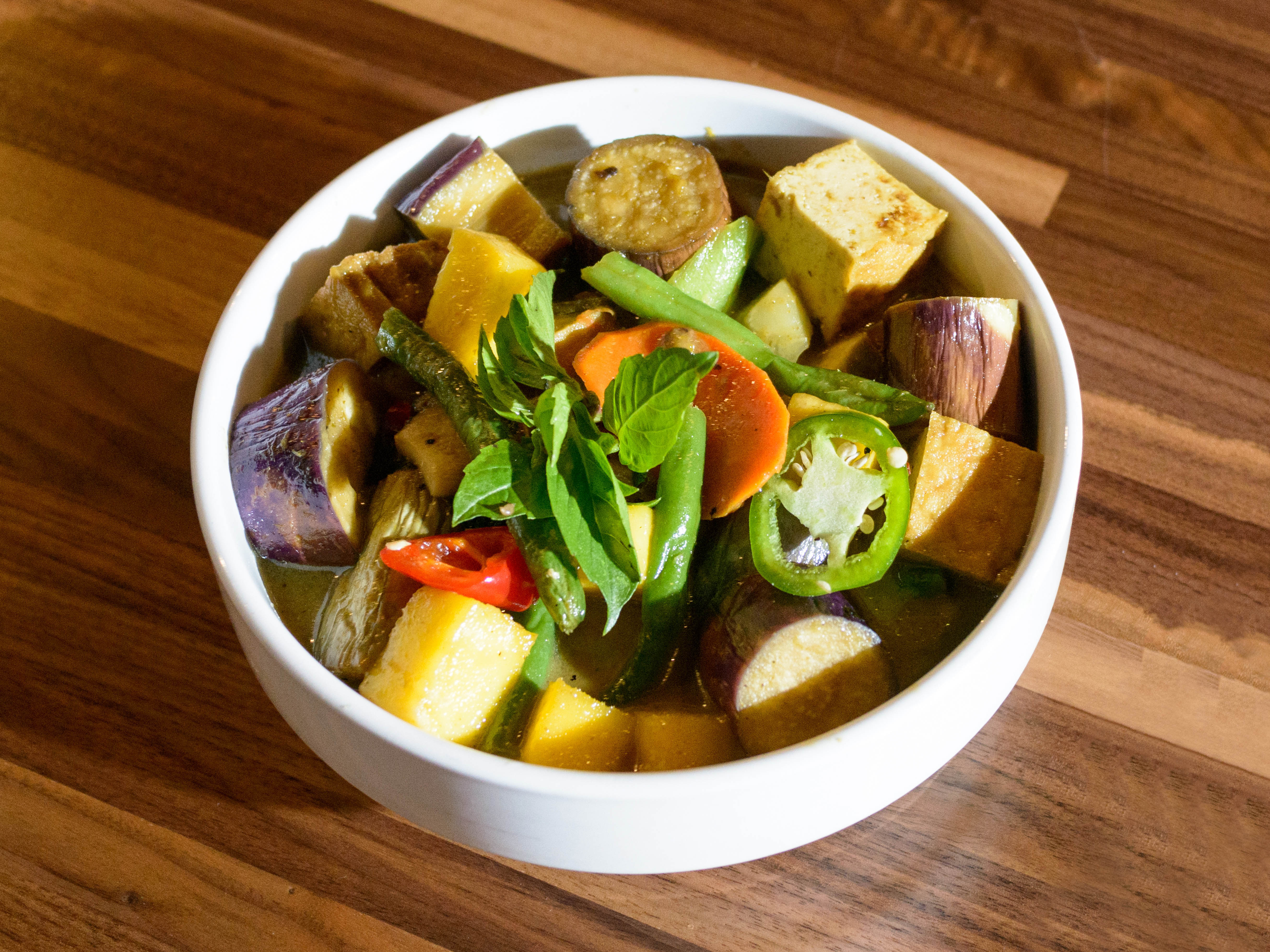 Order Green Curry Tofu (Gluten Free) Spicy food online from Mora Asian Kitchen store, Oak Park on bringmethat.com