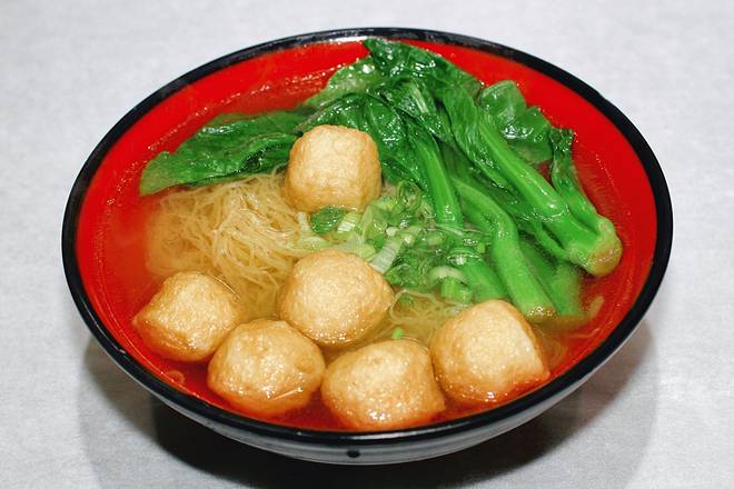 Order Fish Ball Noodle in Soup 魚蛋湯麵 food online from Peking kitchen store, Brooklyn on bringmethat.com
