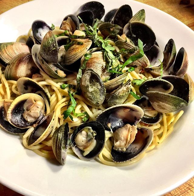 Order Spaghetti alle Vongole food online from Tomato tomato pizzeria & pour house store, Stamford on bringmethat.com
