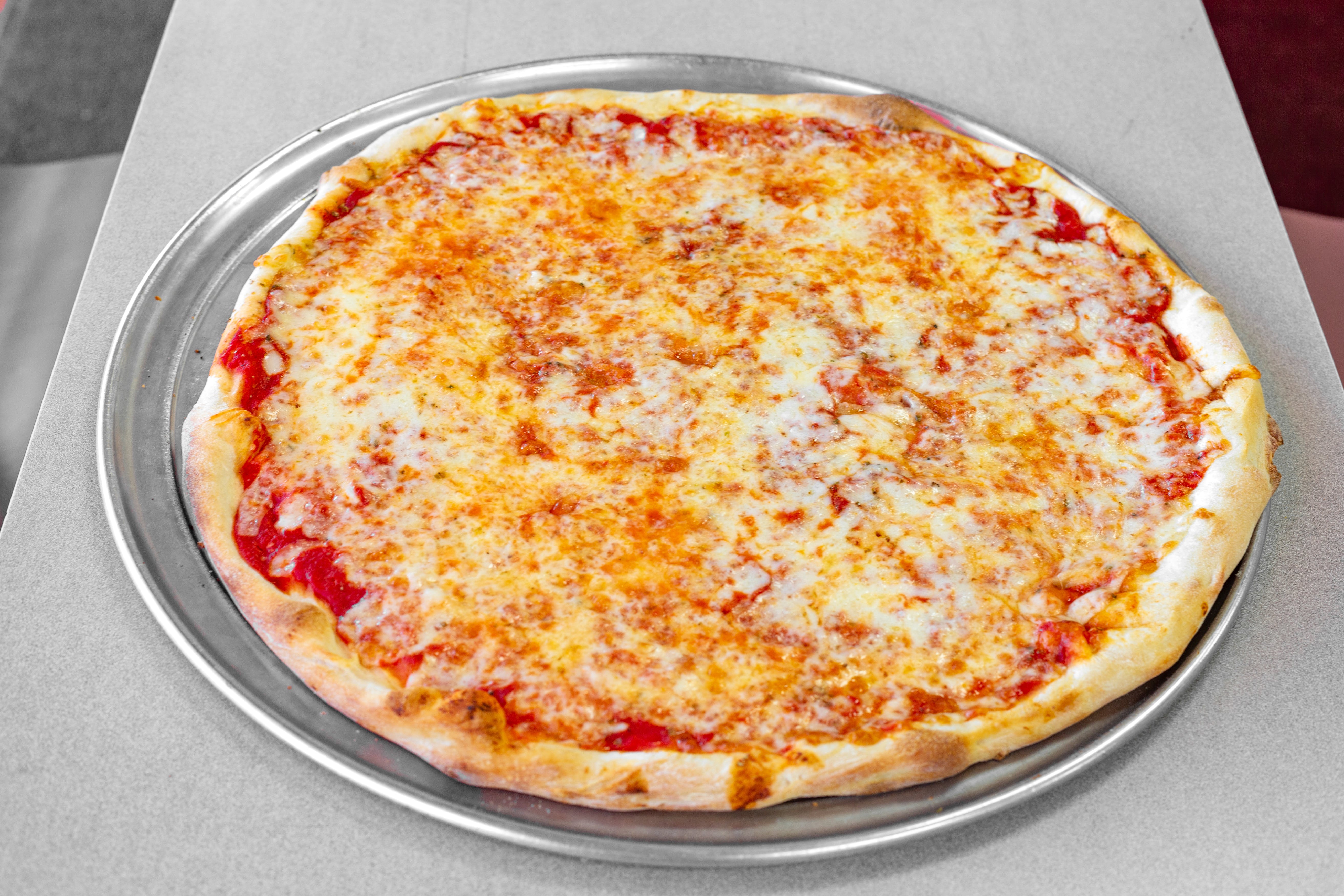 Order Buffalo Chicken Pizza - Pizza food online from La Famosa Pizza store, Holtsville on bringmethat.com