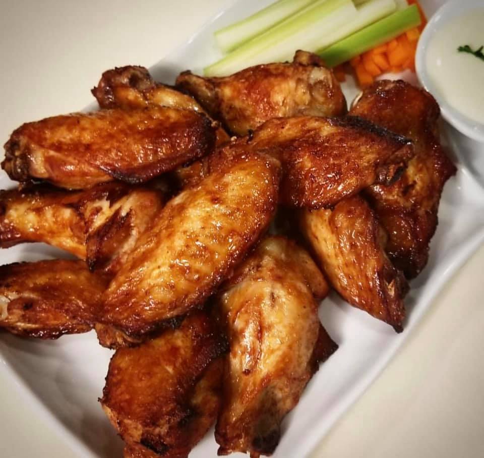 Order 6 Buffalo Wings food online from Milano's Pizza & Specialties store, Chicago on bringmethat.com